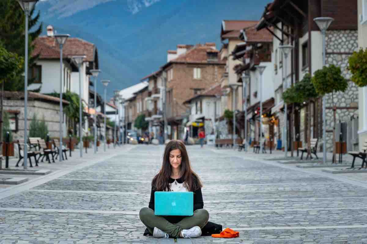 Nomade digitale, dove viaggiare per spendere poco: le città da 1000 euro al mese